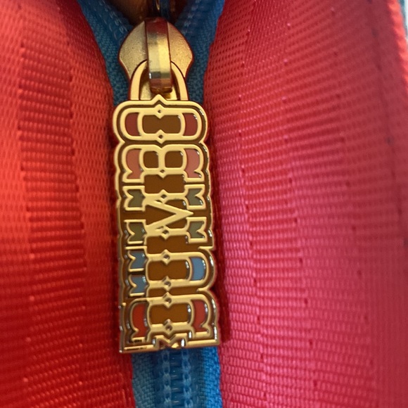 Harvey’s D23 Exclusive Dumbo Poster Tote - Picture 6 of 6